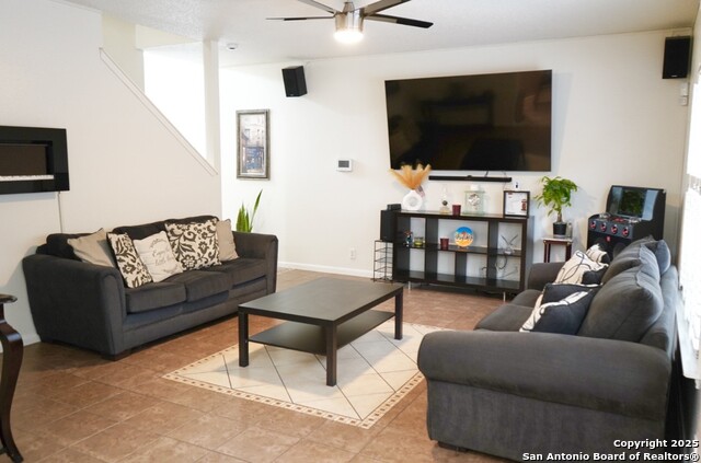 Listing photo id 3 for 9259 Ridge Breeze