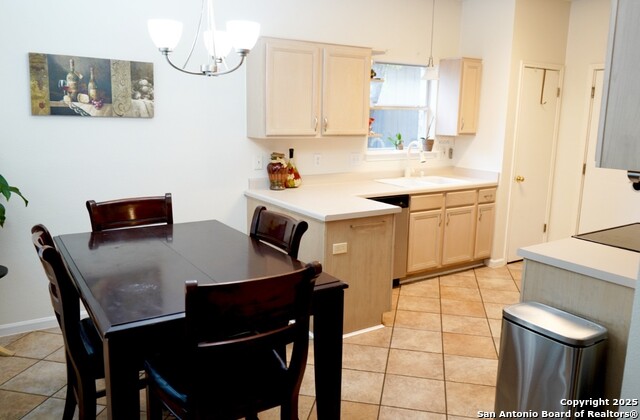 Listing photo id 6 for 9259 Ridge Breeze