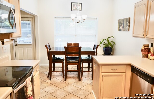 Listing photo id 7 for 9259 Ridge Breeze