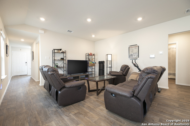 Image 8 of 26 For 2857 Wolfcreek