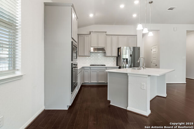 Listing photo id 4 for 9507 Garrison Way