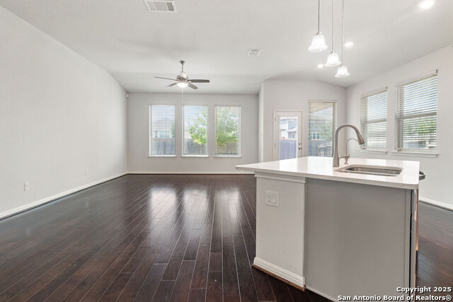 Listing photo id 7 for 9507 Garrison Way