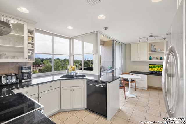 Image 12 of 38 For 7887 Broadway  302