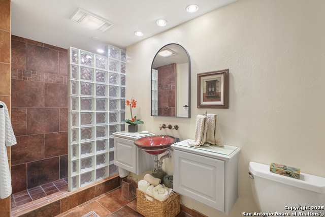 Image 23 of 38 For 7887 Broadway  302