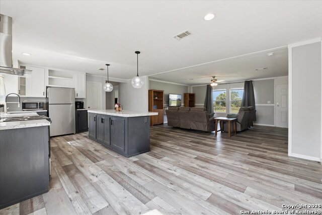 Listing photo id 12 for 385 Forest Oaks