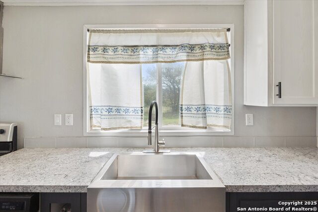 Listing photo id 16 for 385 Forest Oaks