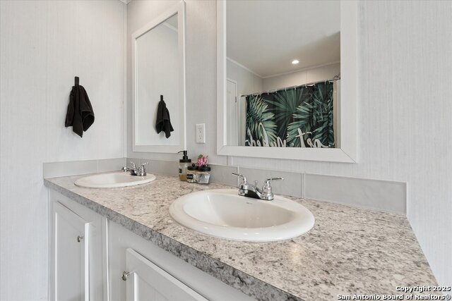 Listing photo id 21 for 385 Forest Oaks