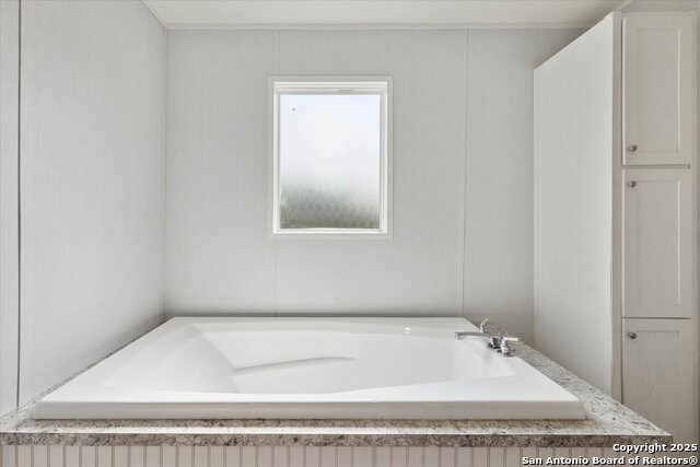 Listing photo id 23 for 385 Forest Oaks