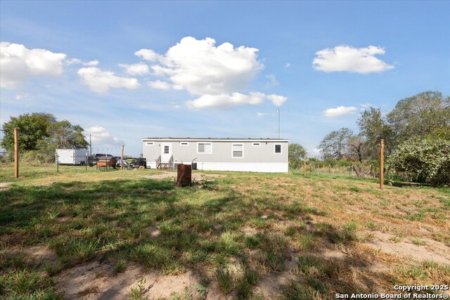 Listing photo id 34 for 385 Forest Oaks