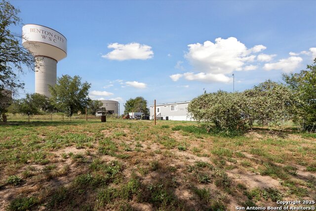 Listing photo id 35 for 385 Forest Oaks