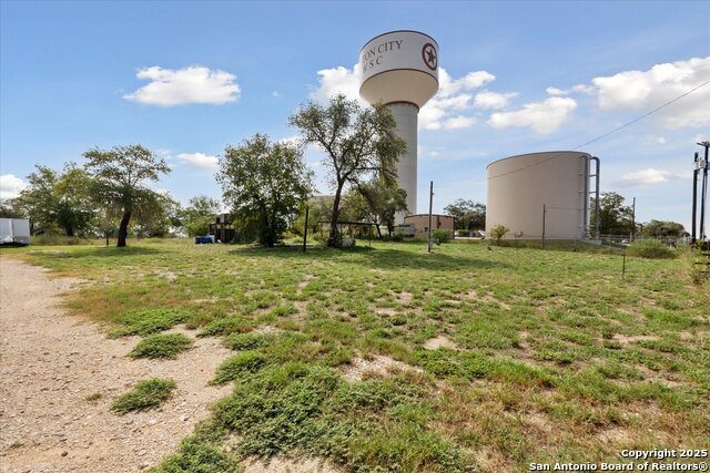 Listing photo id 39 for 385 Forest Oaks