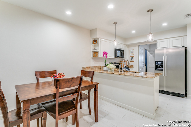 Listing photo id 8 for 201 Ellwood St 106
