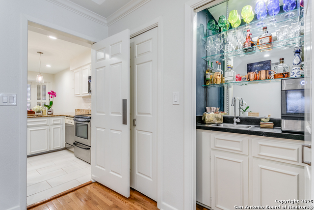 Listing photo id 9 for 201 Ellwood St 106