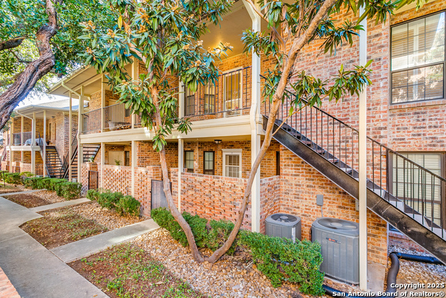 Listing photo id 23 for 201 Ellwood St 106