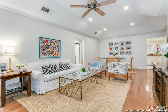 Listing photo id 4 for 201 Ellwood St 106