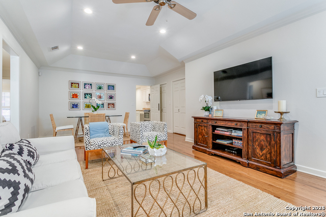 Listing photo id 5 for 201 Ellwood St 106