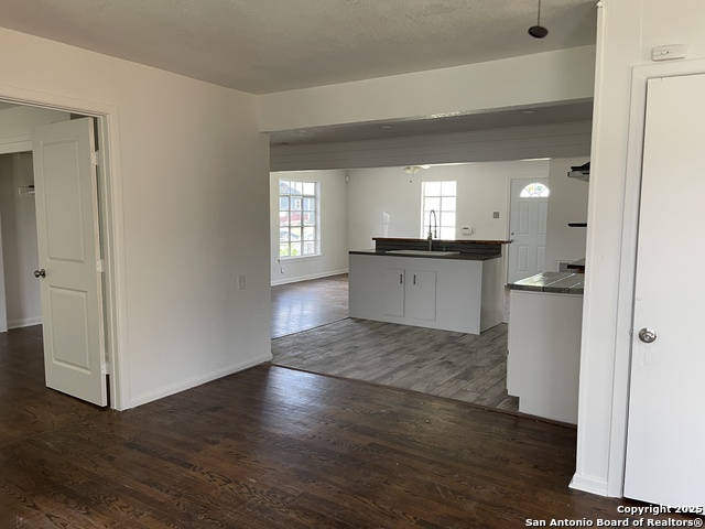 Listing photo id 0 for 2010 Texas