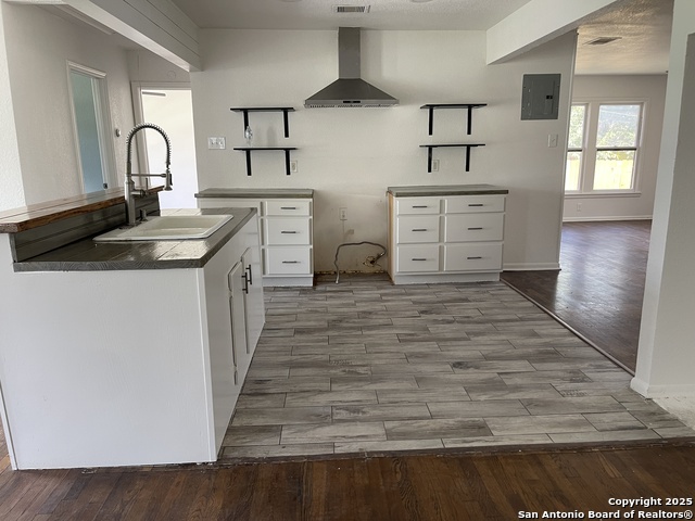 Listing photo id 1 for 2010 Texas