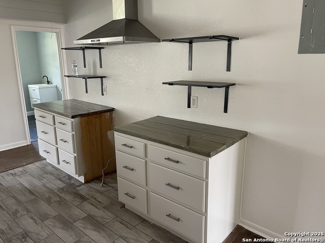 Listing photo id 2 for 2010 Texas