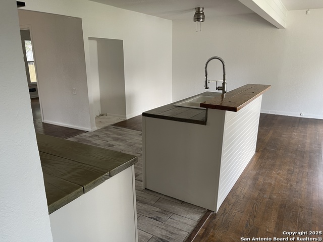 Listing photo id 3 for 2010 Texas