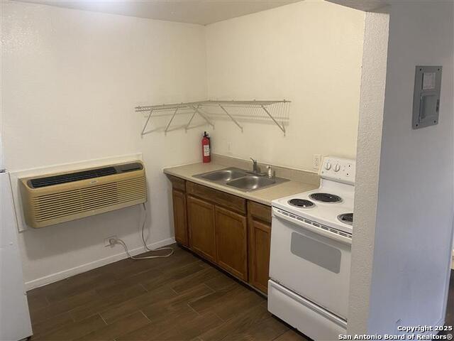 Listing photo id 3 for 520 Gentleman 12