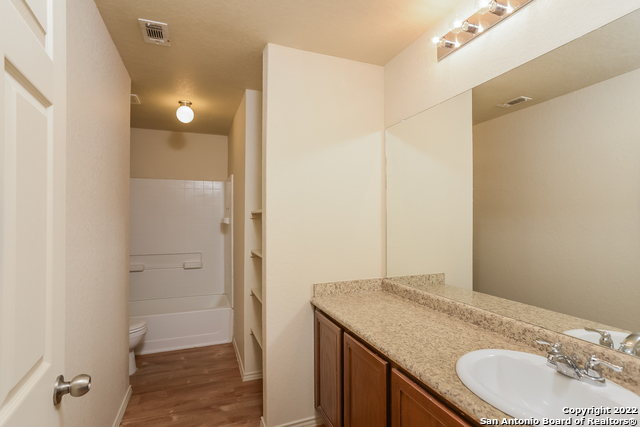 Listing photo id 8 for 8822 Scarlett Pl