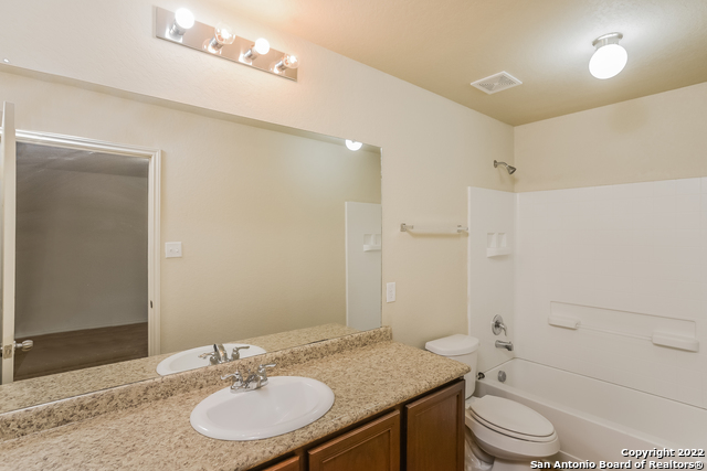 Listing photo id 13 for 8822 Scarlett Pl