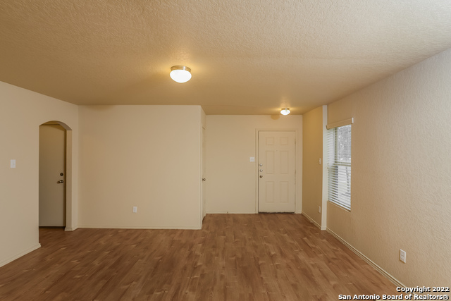 Listing photo id 2 for 8822 Scarlett Pl