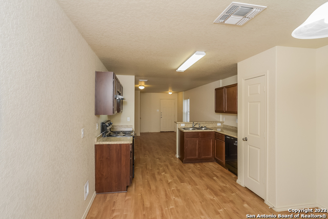 Listing photo id 3 for 8822 Scarlett Pl