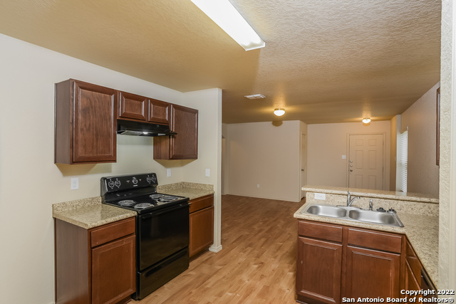 Listing photo id 5 for 8822 Scarlett Pl