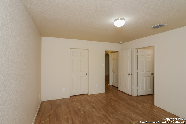 Listing photo id 7 for 8822 Scarlett Pl