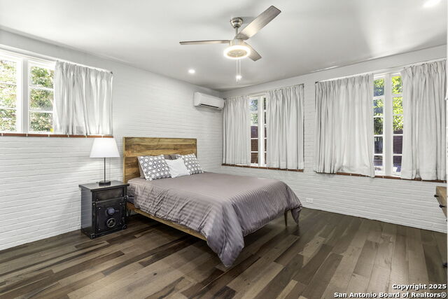Image 16 of 36 For 108 Schreiner Pl