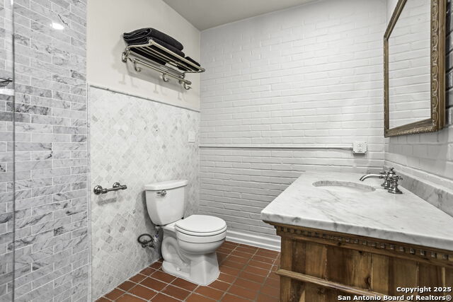 Image 17 of 36 For 108 Schreiner Pl