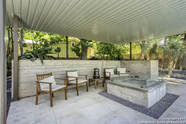 Image 24 of 36 For 108 Schreiner Pl