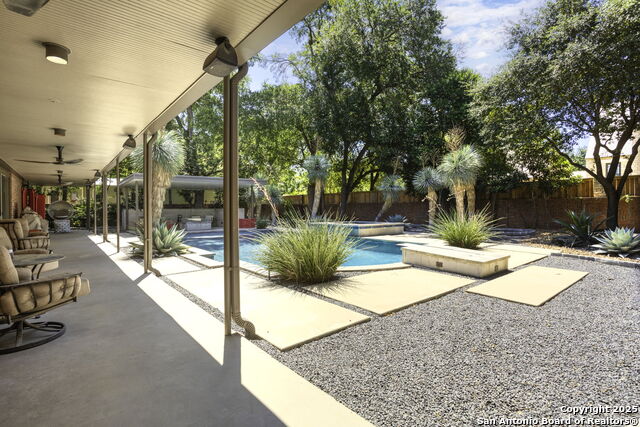 Image 25 of 36 For 108 Schreiner Pl