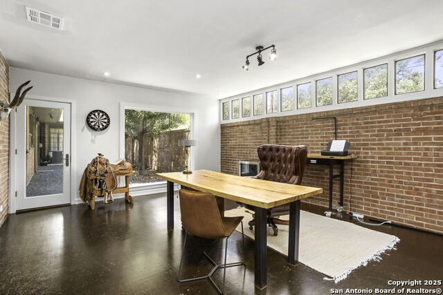 Image 3 of 36 For 108 Schreiner Pl