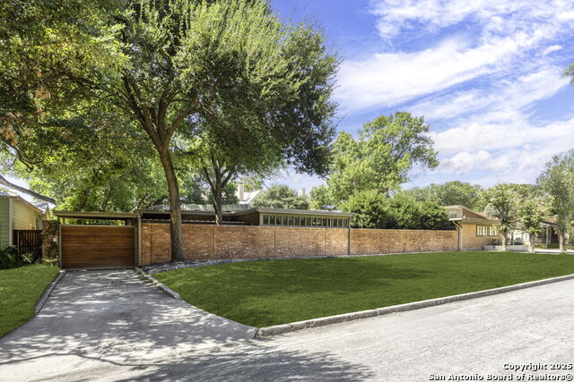 Image 32 of 36 For 108 Schreiner Pl