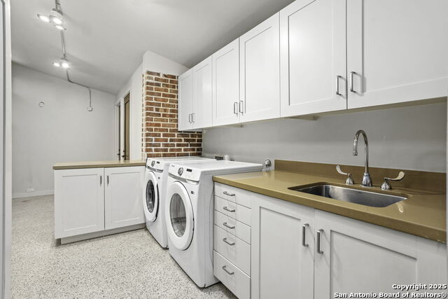 Image 33 of 36 For 108 Schreiner Pl