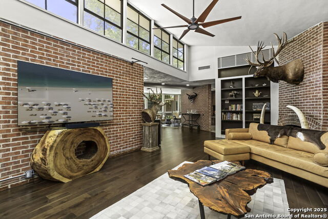 Image 8 of 36 For 108 Schreiner Pl