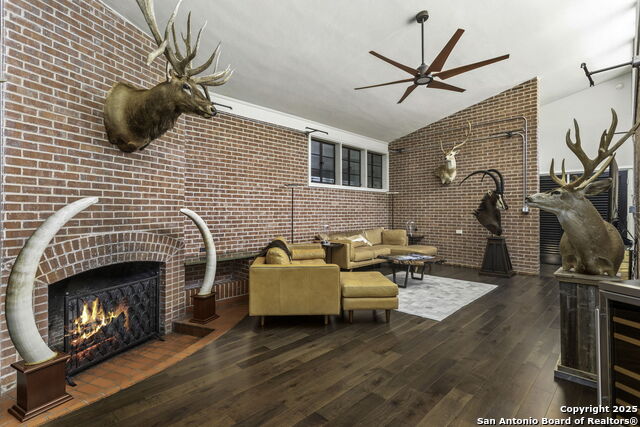 Image 9 of 36 For 108 Schreiner Pl