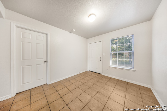 Listing photo id 11 for 515 Belcross