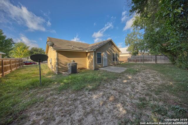 Listing photo id 16 for 515 Belcross