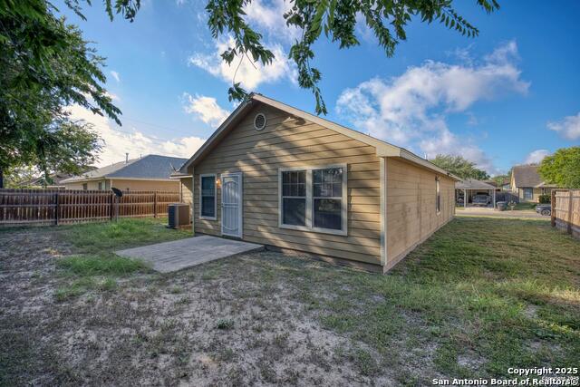 Listing photo id 17 for 515 Belcross