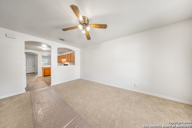 Listing photo id 3 for 515 Belcross