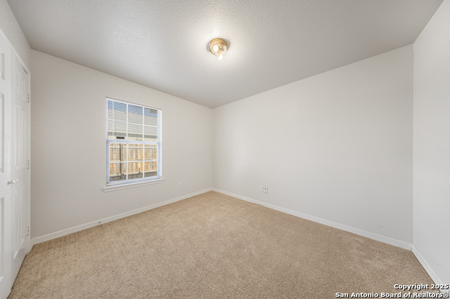 Listing photo id 4 for 515 Belcross