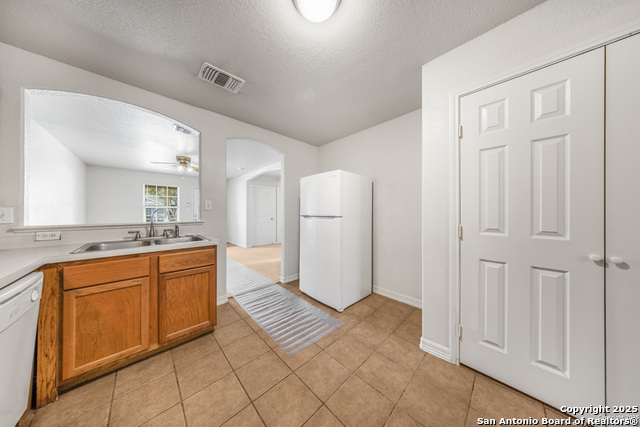 Listing photo id 7 for 515 Belcross