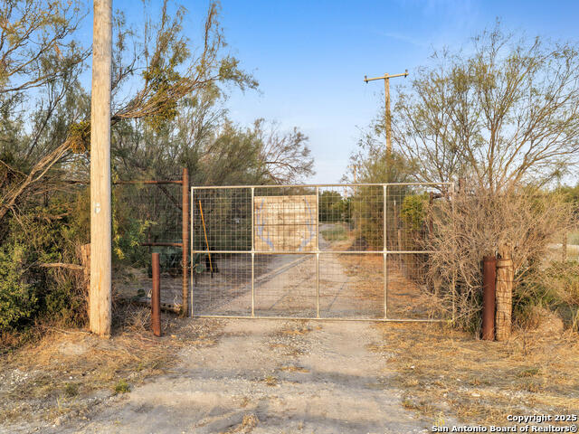 Listing photo id 3 for Tbd Fm 1986  