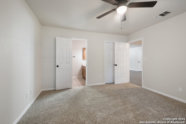 Listing photo id 11 for 2244 Eastman Ave