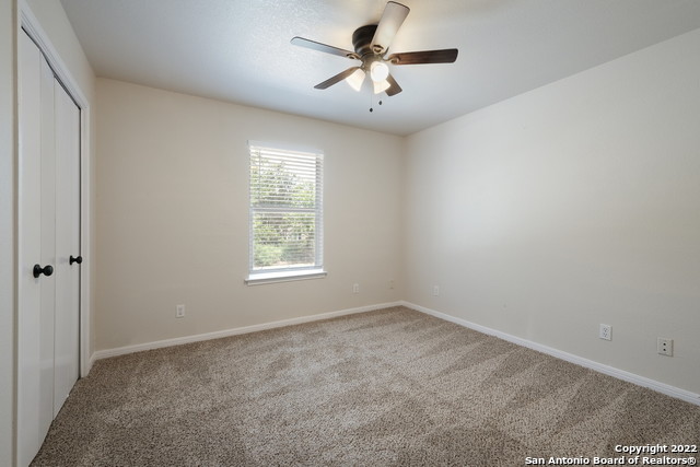 Listing photo id 13 for 2244 Eastman Ave