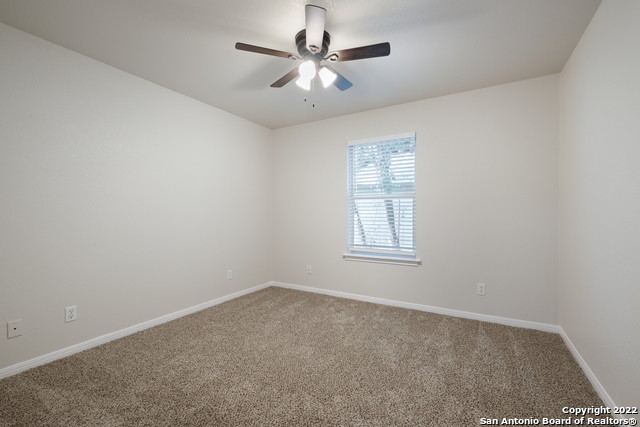Listing photo id 15 for 2244 Eastman Ave